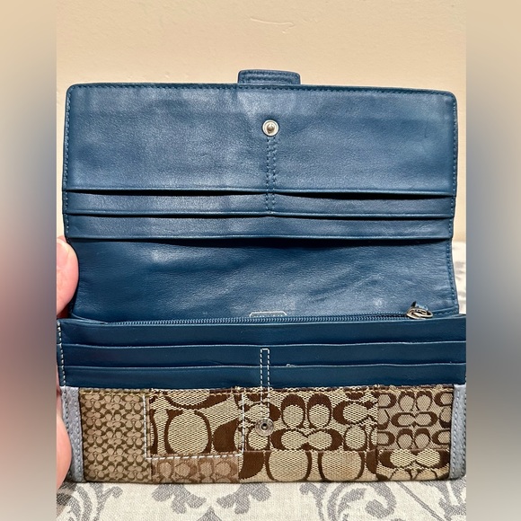 Stunning Coach Purse WITH Matching Wallet - Picture 10 of 16